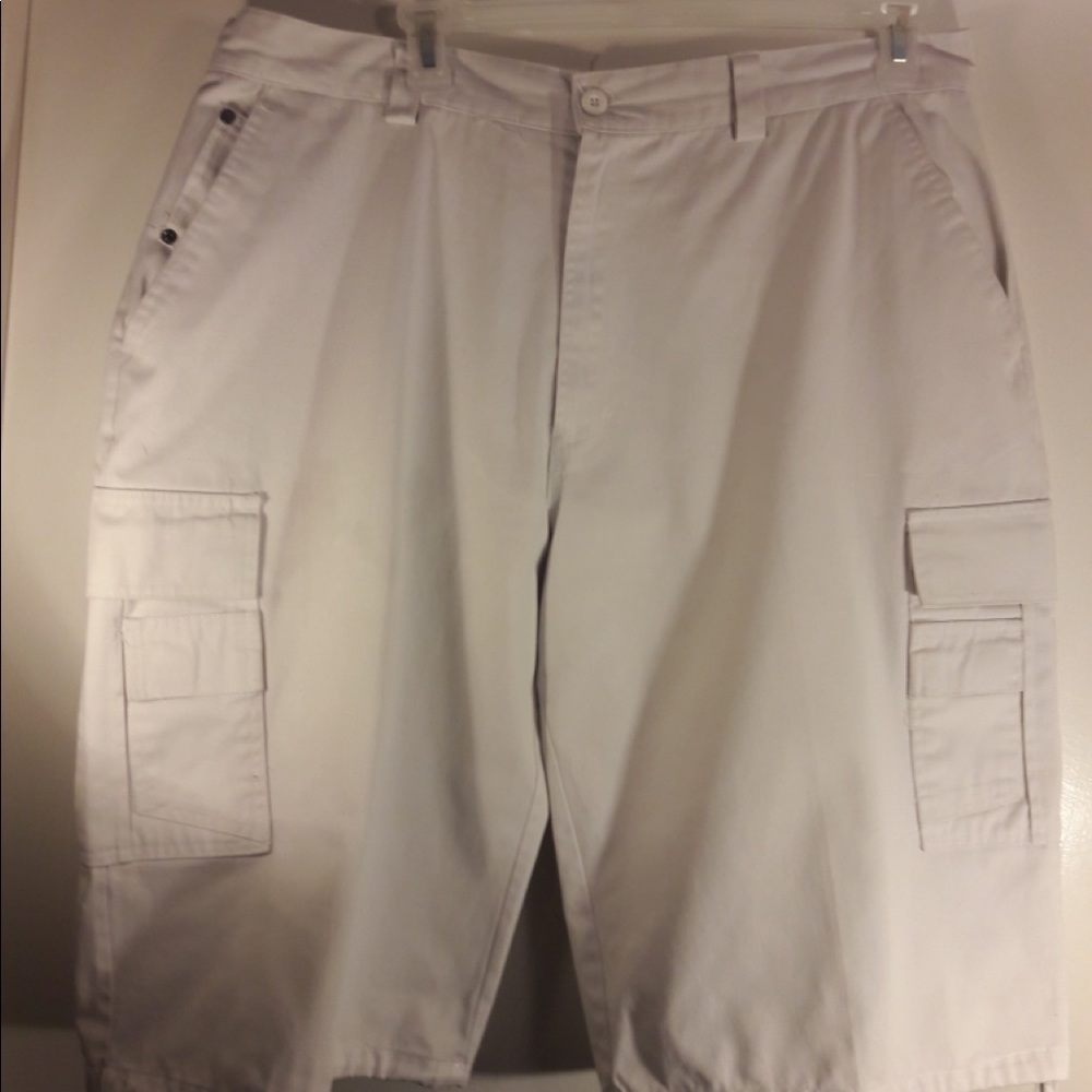 🤍 White (OMI’S) Long Cargo Shorts 🤍